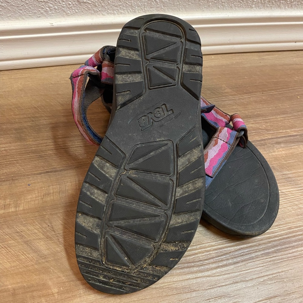 Tevas - Picture 2 of 2